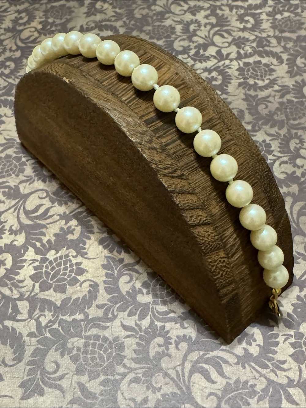 VINTAGE FAUX PEARL BEADED BRACELET